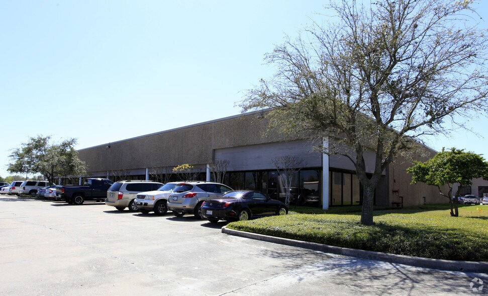 More Photos Of 505 Julie Rivers Dr, Sugar Land Unknown For Lease