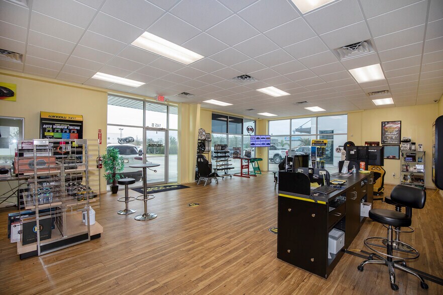 More Photos Of 145 Magellan Cir, Webster Light Distribution For Sale