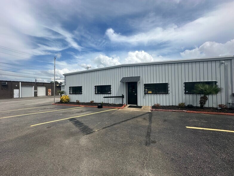 More Photos Of 7142 Cross County Rd, North Charleston Warehouse For Sale