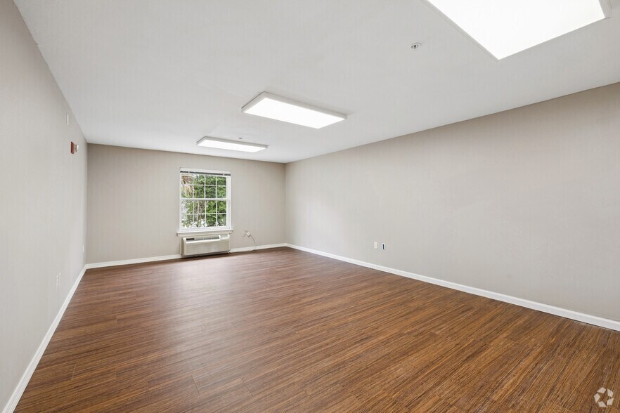 More Photos Of 3428 Gulf Breeze Pky, Gulf Breeze Congregate Senior Housing For Sale
