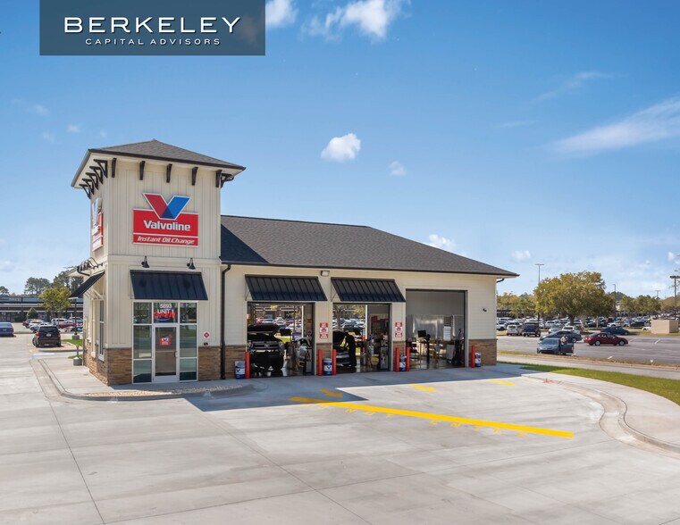 Primary Photo Of 5693 Altama Ave, Brunswick Service Station For Sale