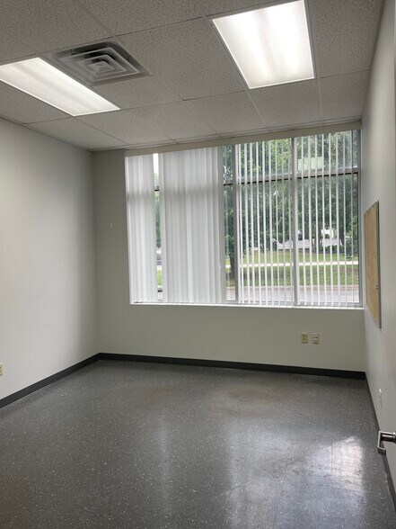 More Photos Of 4638 Resource Dr, Chattanooga Showroom For Lease
