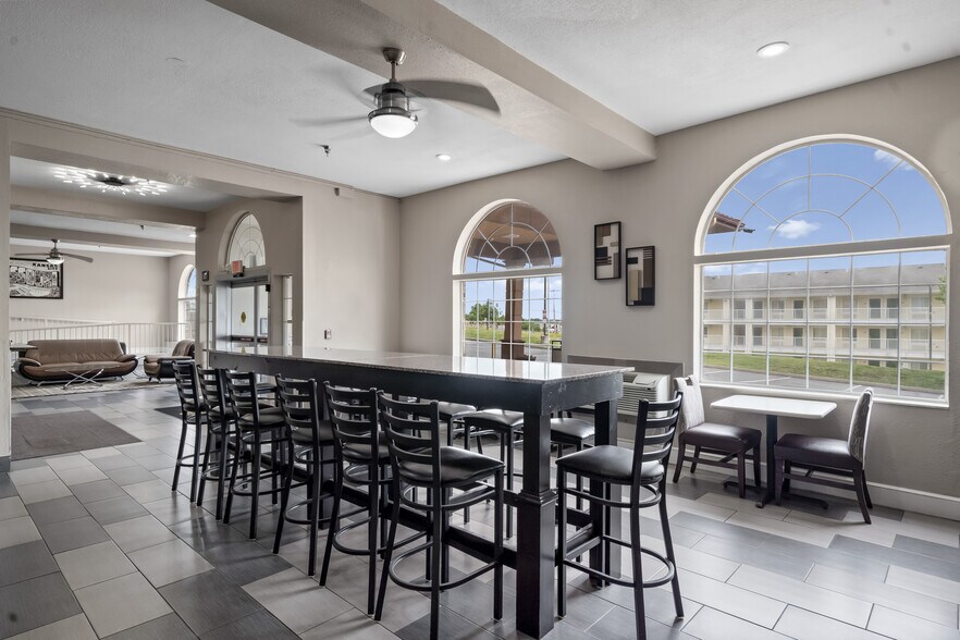 More Photos Of 4321 N Corrington Ave, Kansas City Hotel For Sale