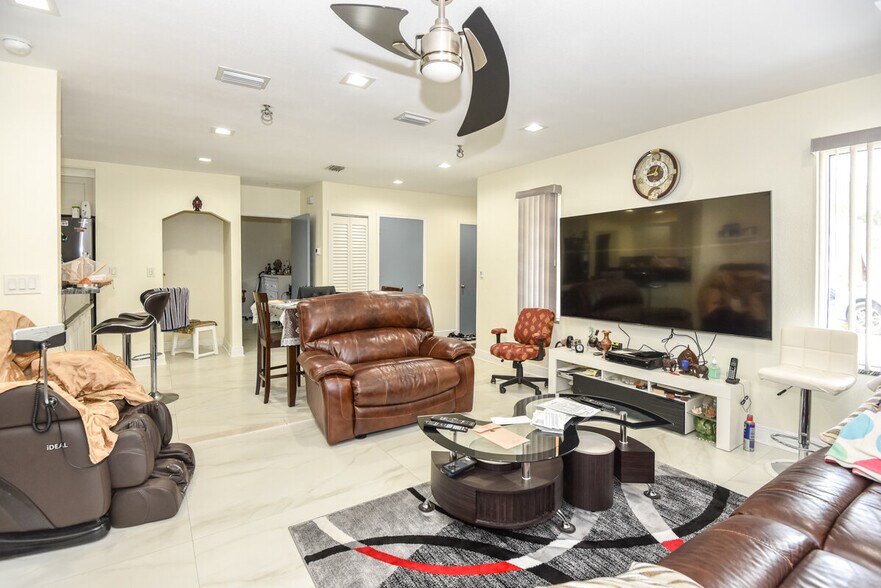 More Photos Of 1020 S Ridgewood Ave, Daytona Beach Hotel For Sale