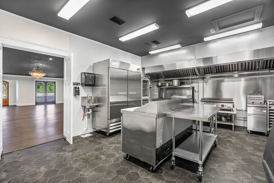 More Photos Of 922 Saraland Blvd S, Saraland Restaurant For Sale
