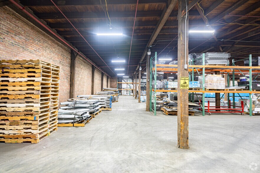 More Photos Of 756 S West St, Petersburg Warehouse For Lease