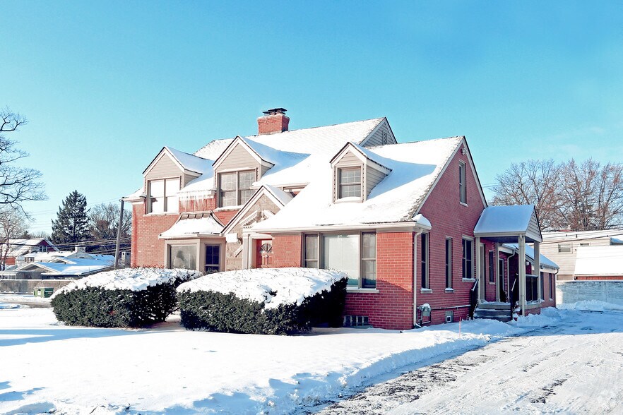 More Photos Of 26611 Woodward Ave, Huntington Woods Office For Sale
