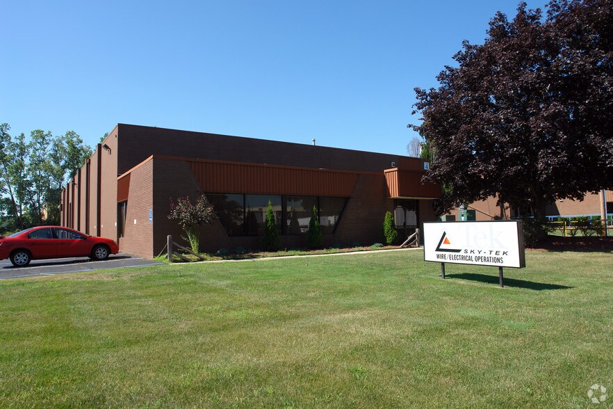 More Photos Of 35585 Industrial Rd, Livonia Warehouse For Lease