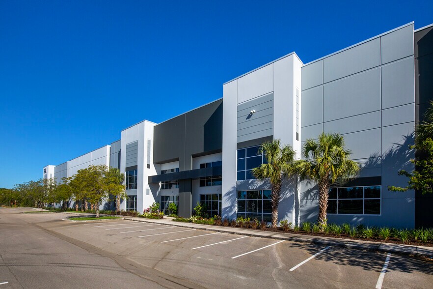 More Photos Of 20351 Sheridan St, Fort Lauderdale Unknown For Lease