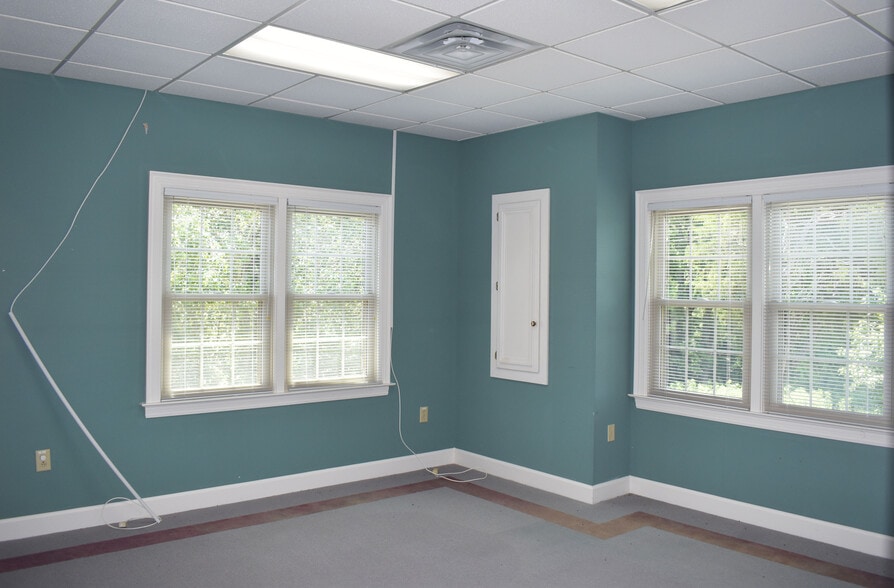 More Photos Of 2010 Elmer Pogue Dr, Columbia Office For Lease