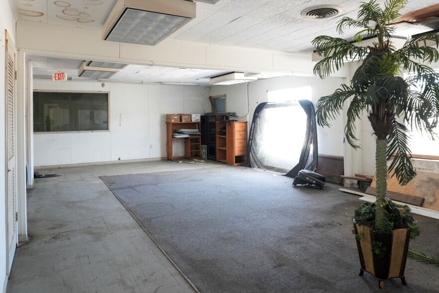 More Photos Of 2249 Lipan St, Corpus Christi Industrial For Sale