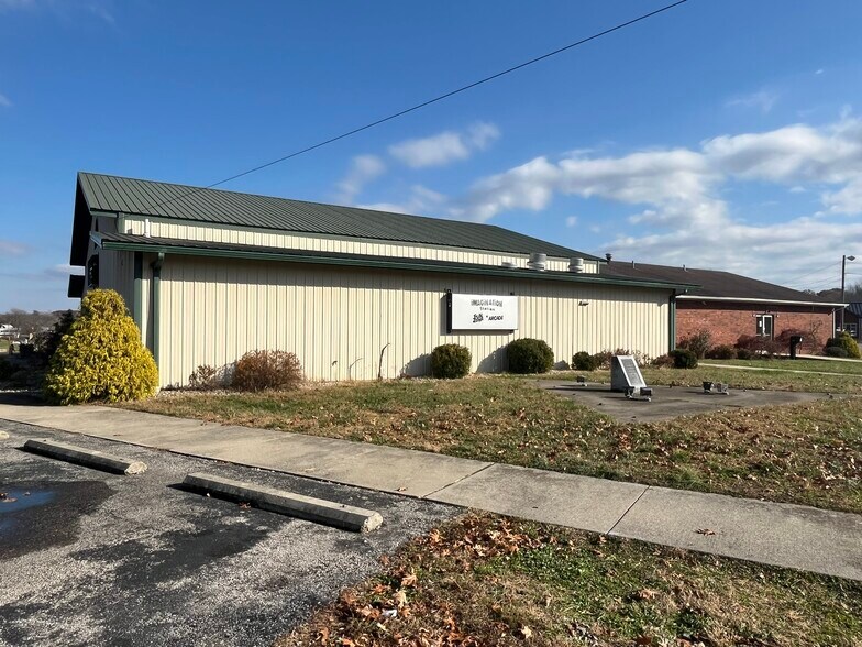 More Photos Of 412 S Madison Ave, North Vernon Flex For Sale