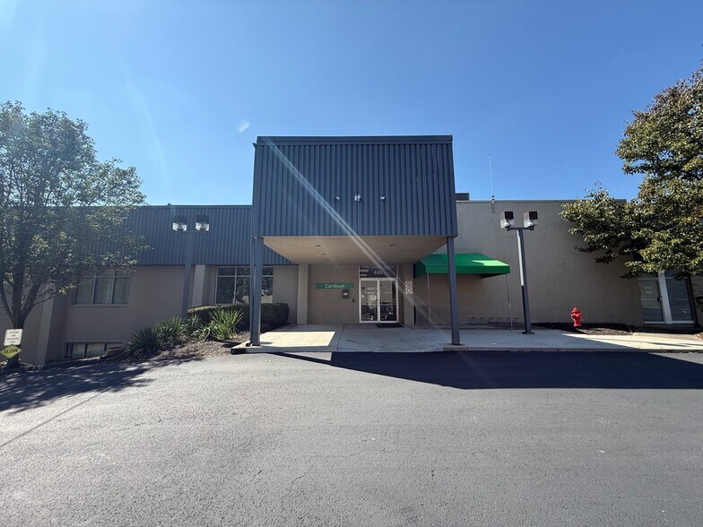 More Photos Of 800-820 Freeway Dr N, Columbus Office For Lease