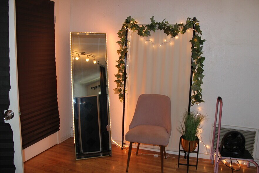 More Photos Of 2016-2020 E Main St, Ventura Storefront Retail Office For Sale