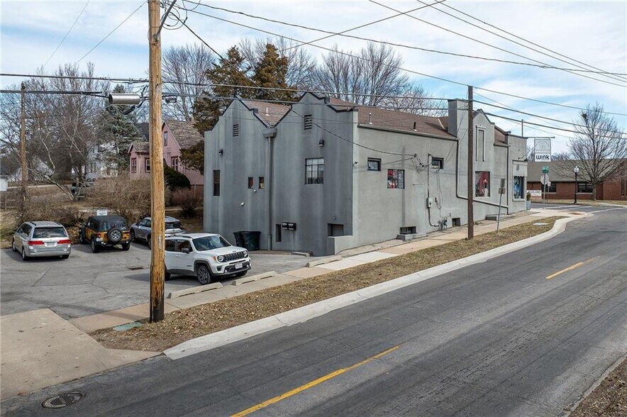 More Photos Of 2702 Ashland Ave, Saint Joseph Freestanding For Sale