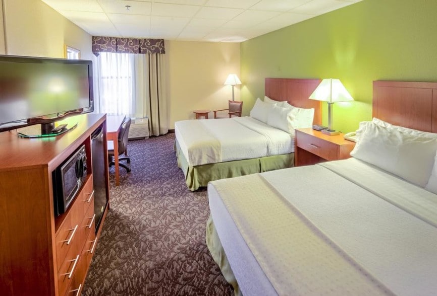 More Photos Of 116 Park Ave W, Mansfield Hotel For Sale