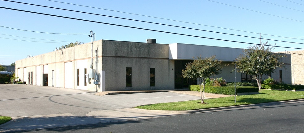 More Photos Of 2301 Denton Dr, Austin Warehouse For Lease