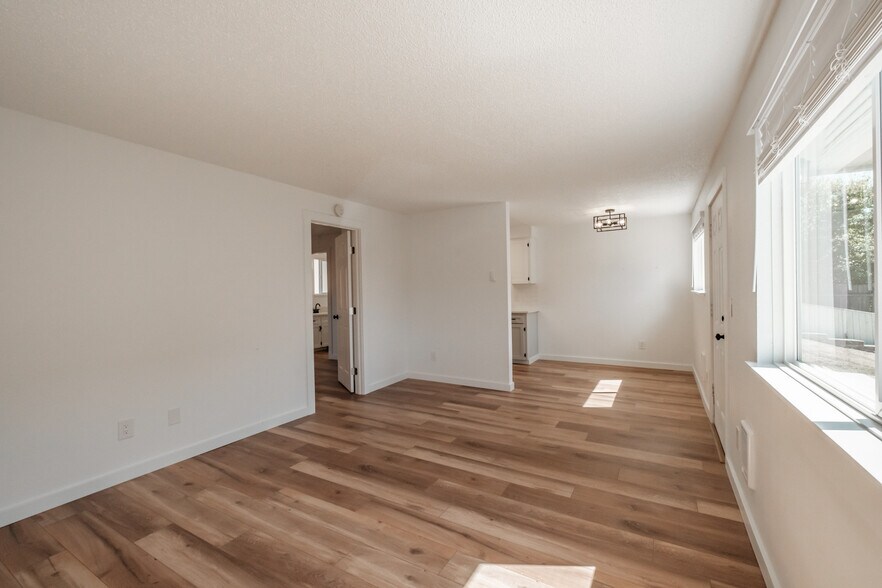 More Photos Of 175 NE Fern Ct, Dallas Apartments For Sale