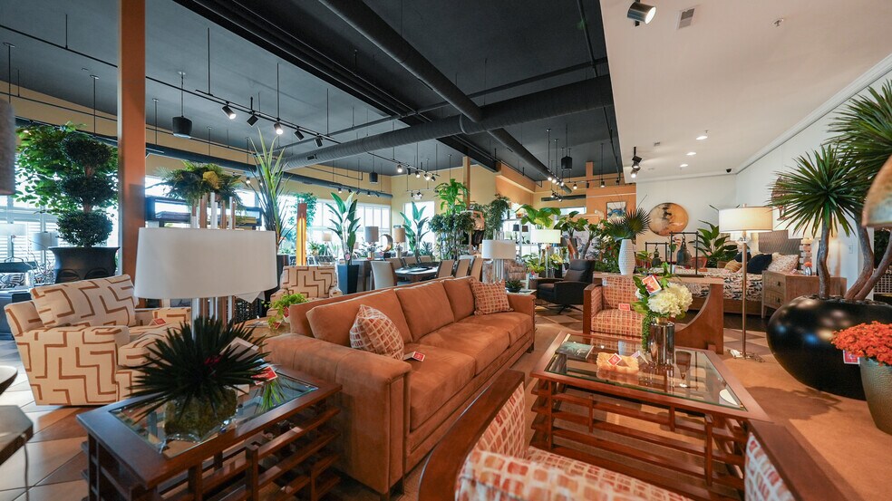 More Photos Of 2265 Bagnell Dam Blvd, Lake Ozark Office For Sale