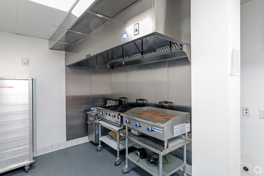 More Photos Of 1125-1135 SE Grand Ave, Portland Restaurant For Lease