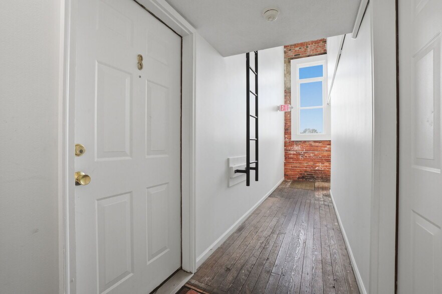 More Photos Of 4126 E Erie St, Willoughby Office For Sale