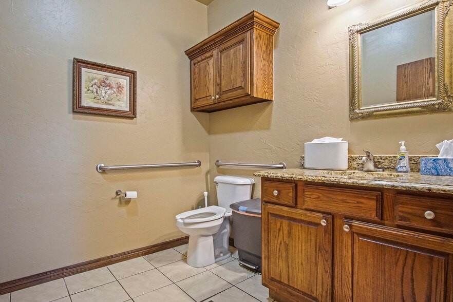 More Photos Of 1006 24th Ave NW, Norman Office For Sale