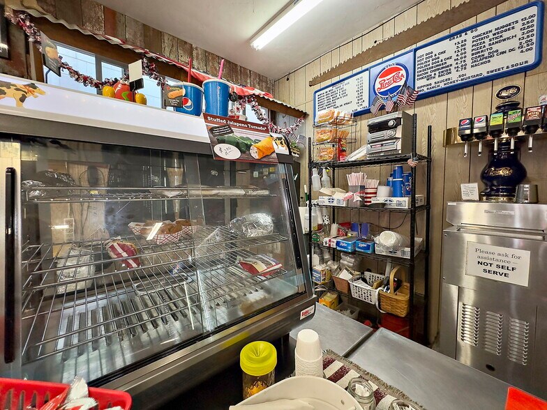 More Photos Of 577 Main St, Ferndale General Retail For Sale