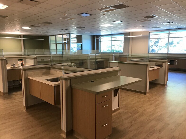More Photos Of 7912 Cameron Rd, Austin Medical For Lease
