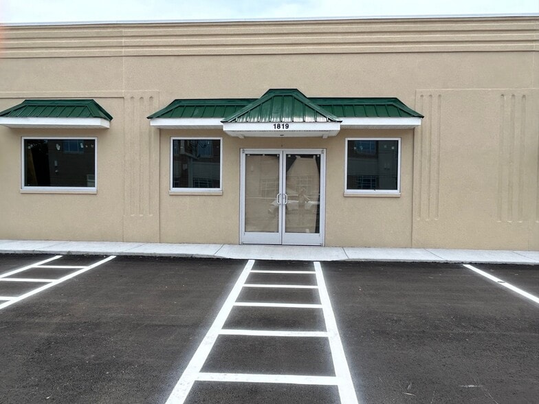 More Photos Of 1817-1823 County St, Portsmouth Warehouse For Lease