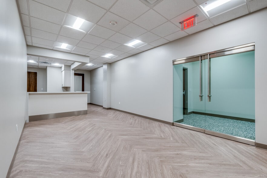 More Photos Of 11970 N Central Expy, Dallas Unknown For Lease