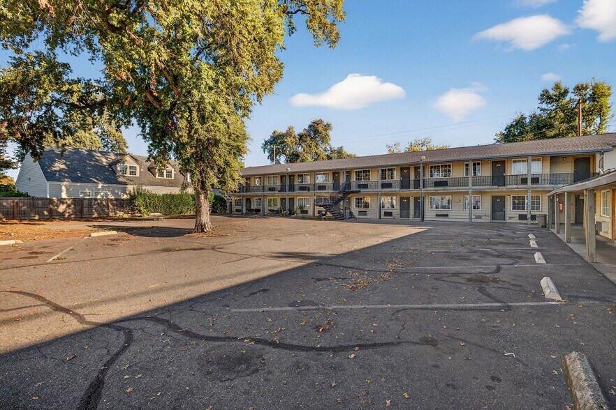 More Photos Of 2352 Esplanade Rd, Chico Hotel For Sale