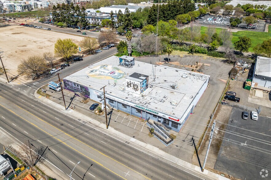More Photos Of 851 Richards Blvd, Sacramento Warehouse For Sale