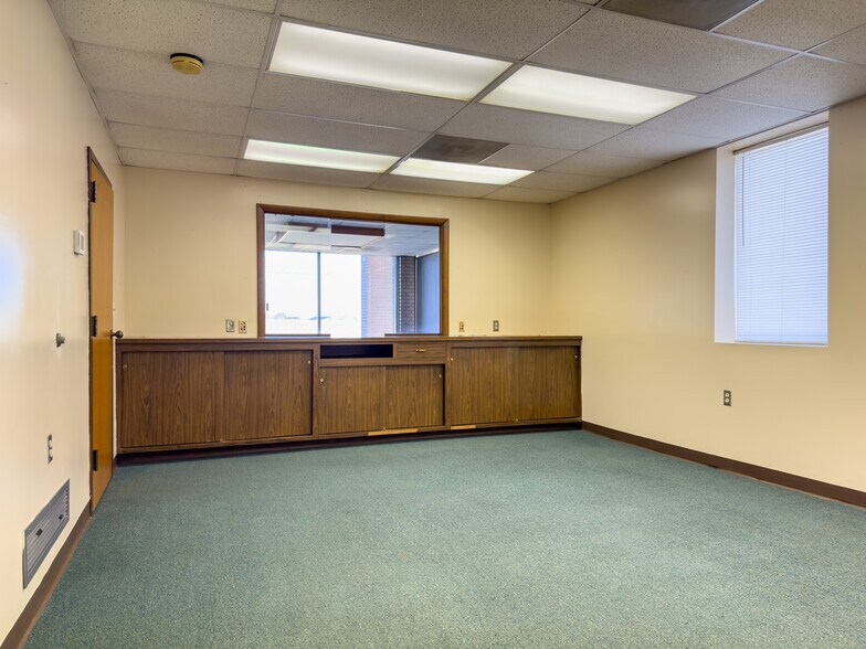 More Photos Of 1679 E State Route 29, Urbana Showroom For Sale