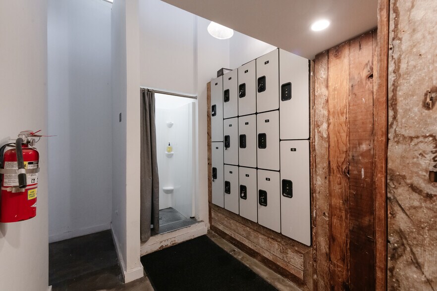 More Photos Of 3308 Highland Ave, Manhattan Beach Storefront Retail Office For Sale