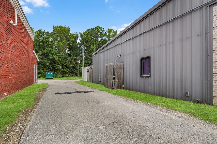 More Photos Of 40 Butler St, Midway Specialty For Sale