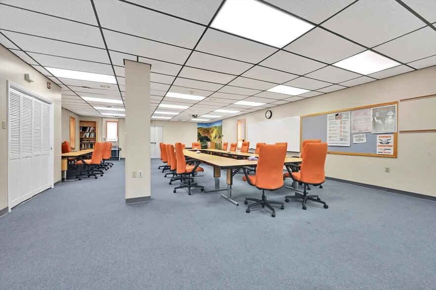 More Photos Of 2014 Laubach Ave, Northampton Office For Sale