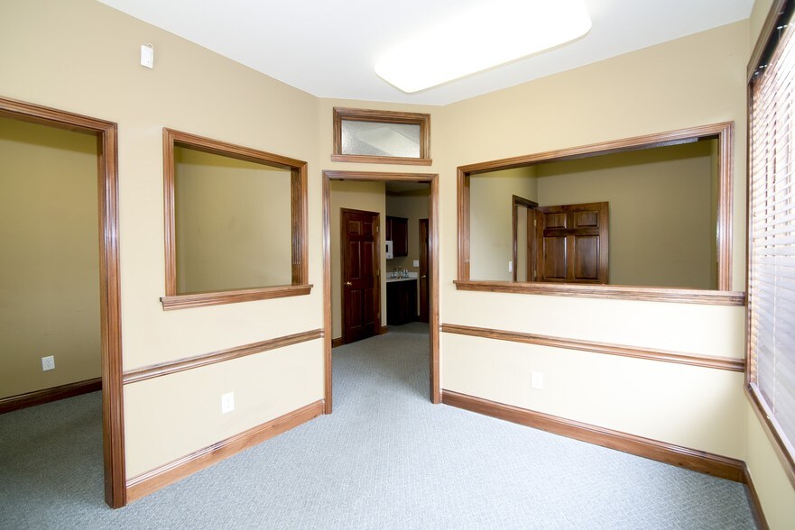 More Photos Of 5905 S Emerson Ave, Indianapolis Medical For Lease