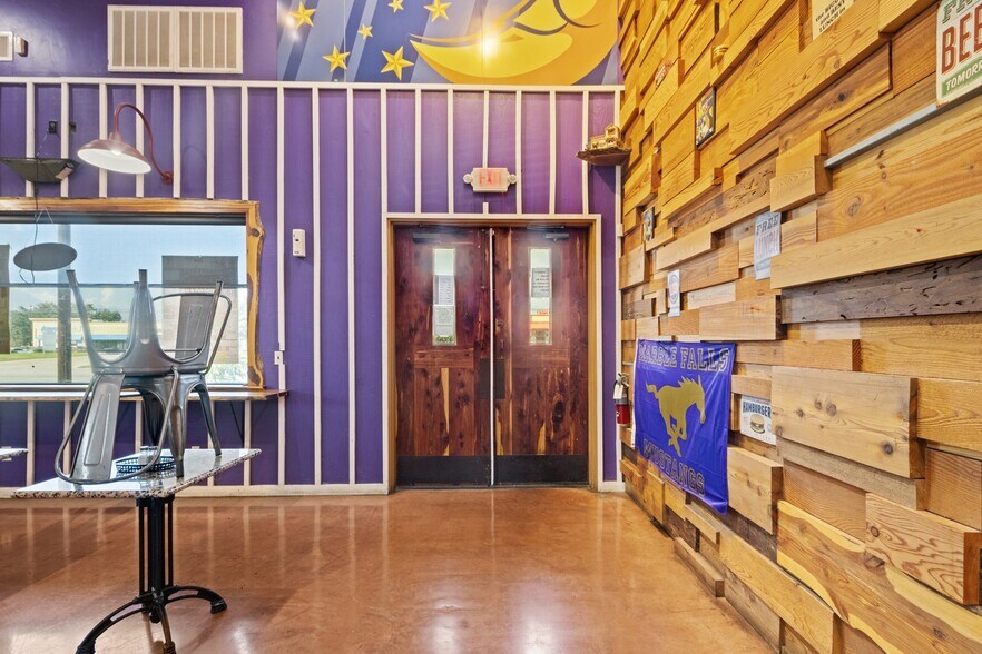 More Photos Of 2411 N US Highway 281, Marble Falls Restaurant For Sale