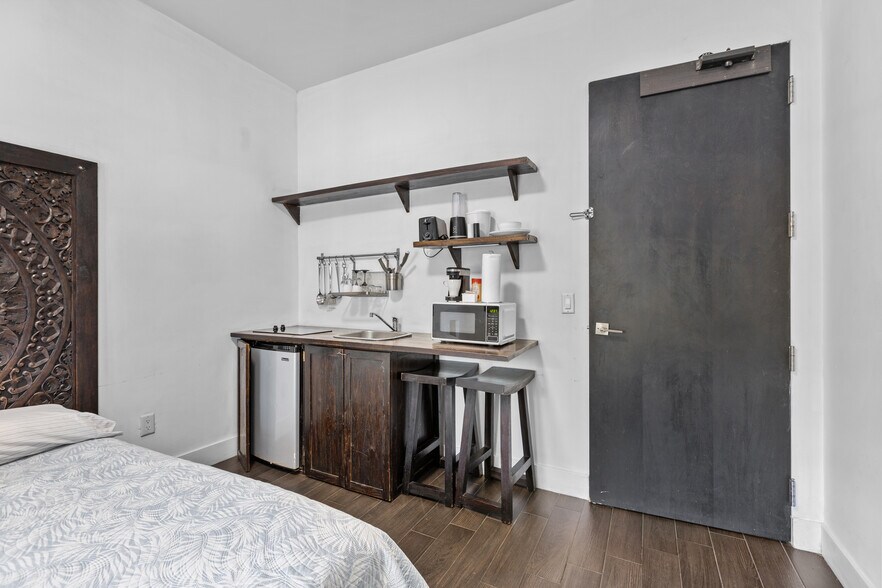 More Photos Of 575 NE 61st St, Miami Hotel For Sale