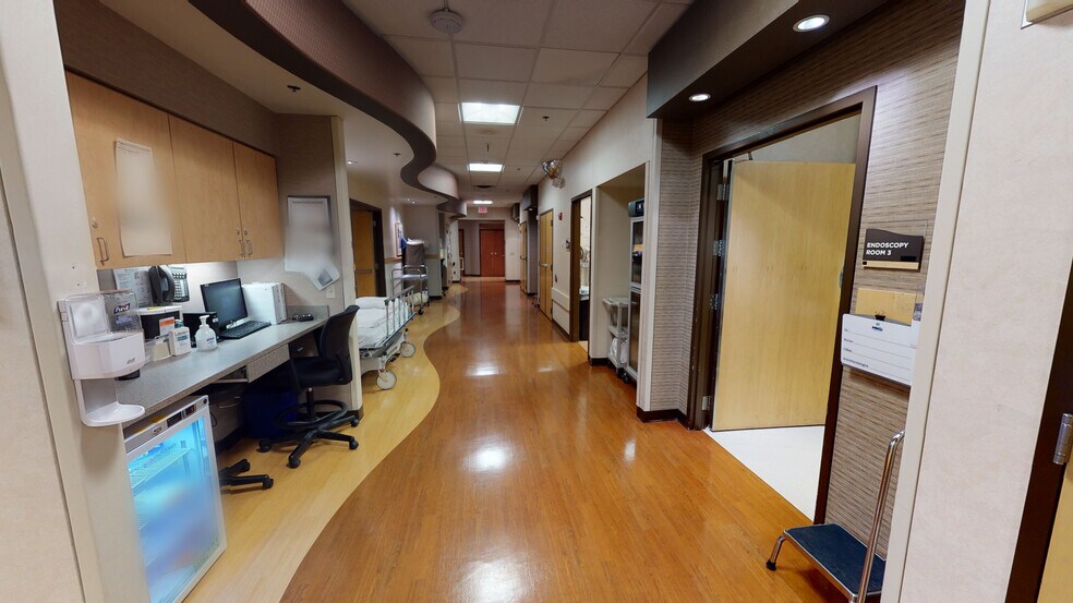 More Photos Of 1997 Sloan Pl N, Maplewood Flex For Lease