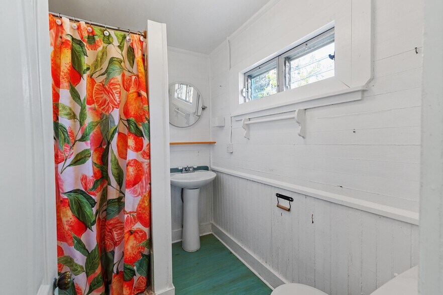 More Photos Of 12685 FL-24, Cedar Key Hotel For Sale