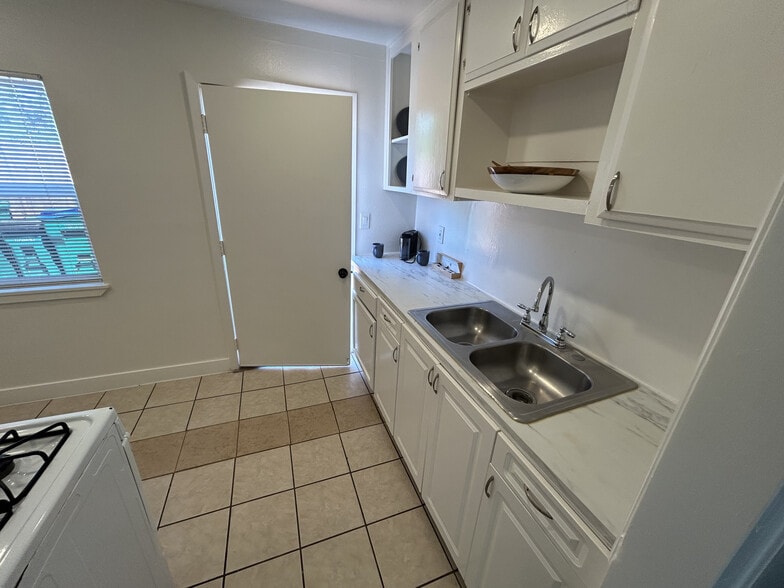 More Photos Of 2517 E Harding Way, Stockton Apartments For Sale