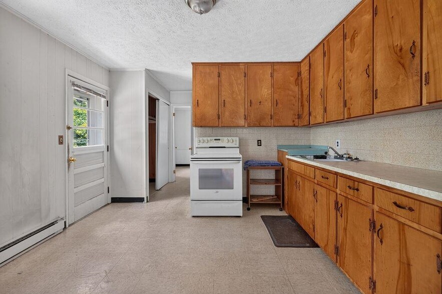 More Photos Of 555 MT Torrey Rd, Lyndhurst Post Office For Sale