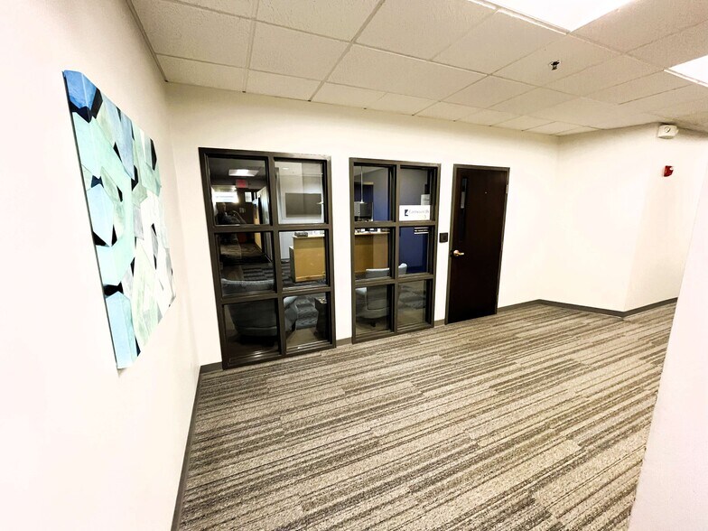 More Photos Of 20 Allen Ave, Webster Groves Office For Lease