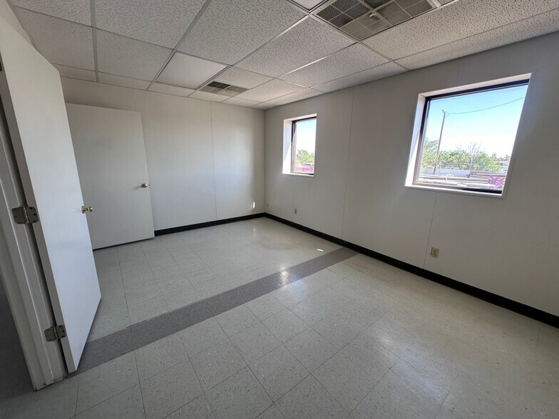 More Photos Of 1514 E 2nd St, Odessa Freestanding For Lease