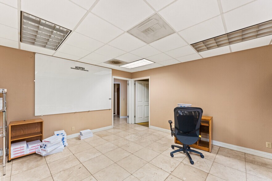 More Photos Of 2701-2715 Saturn St, Brea Light Distribution For Sale