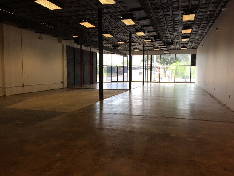 More Photos Of 4715 Main St, Houston Unknown For Lease