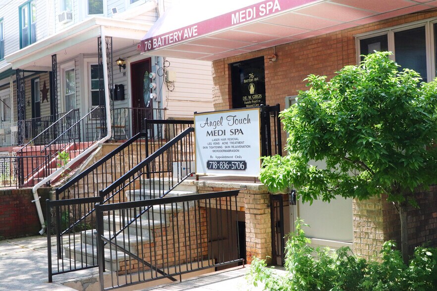 More Photos Of 76 Battery Ave, Brooklyn Apartments For Lease