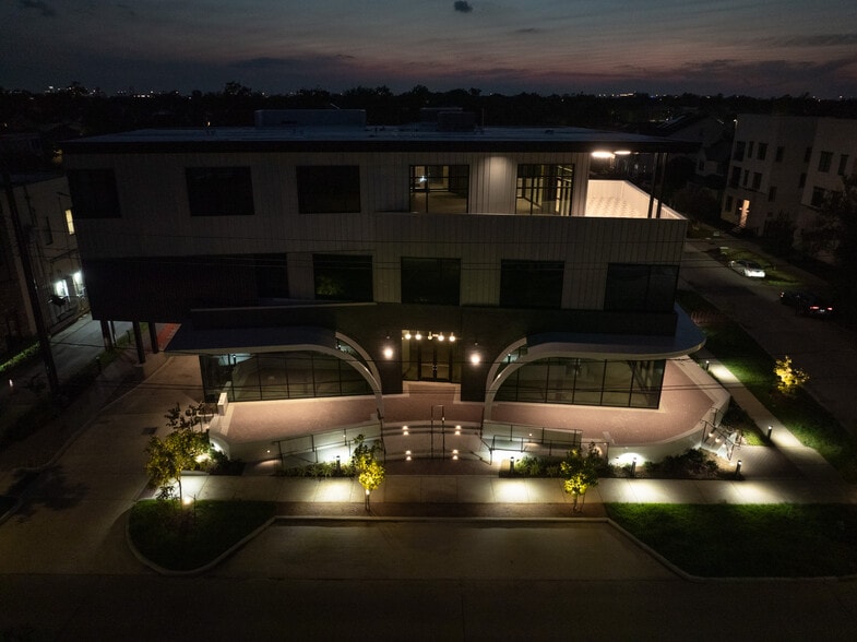 More Photos Of 1023 Studewood St, Houston Storefront Retail Office For Lease