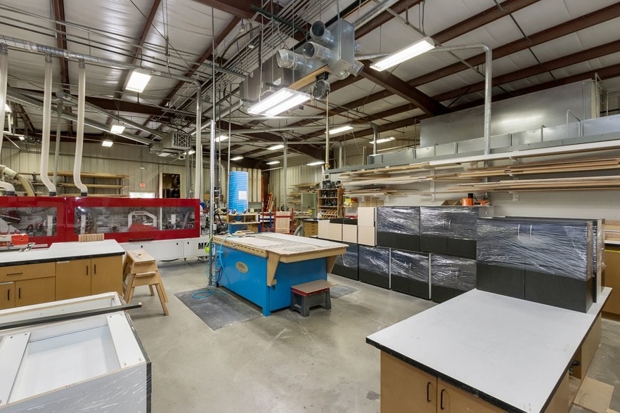 More Photos Of 801 62nd St, Marion Showroom For Sale